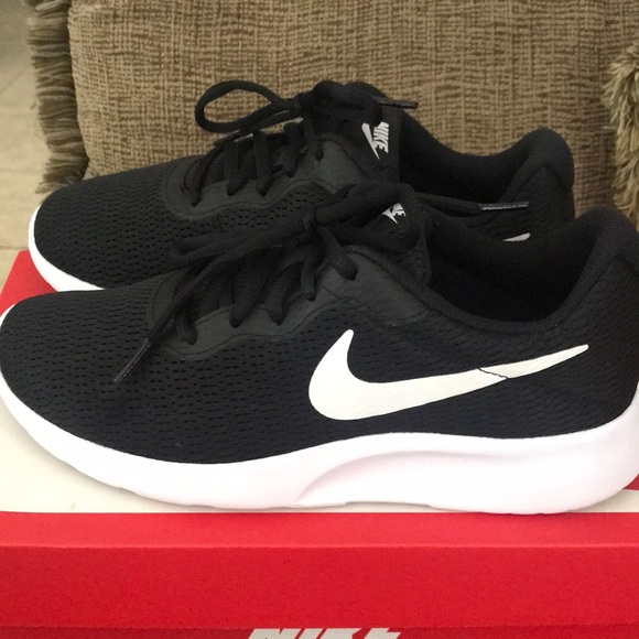 Womens Nike Tanjun Sneakers - wide - Picture 1 of 6